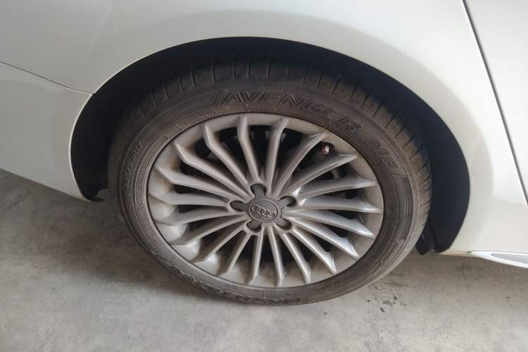 Used Audi A4L 2016 35 TFSI Collector's Edition Automatic Standard Model Right Rear Wheel Hub