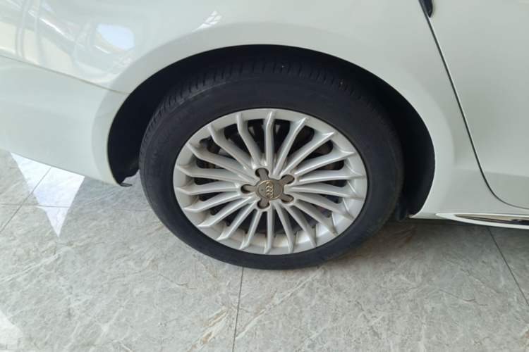 Used Audi A4L 2016 35 TFSI Automatic Standard Model Right Rear Wheel Hub