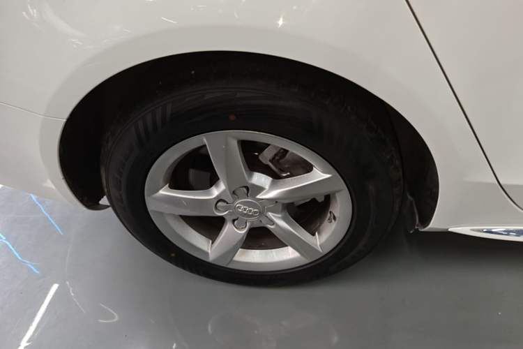 Used Audi A4L 2016 35 TFSI Automatic Standard Model Right Rear Wheel Hub