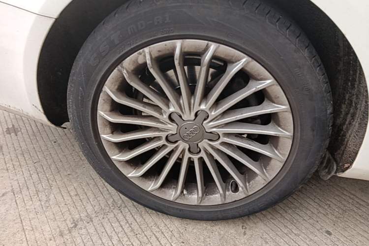 Used Audi A4L 2016 35 TFSI Collector's Edition Automatic Standard Model Right Rear Wheel Hub