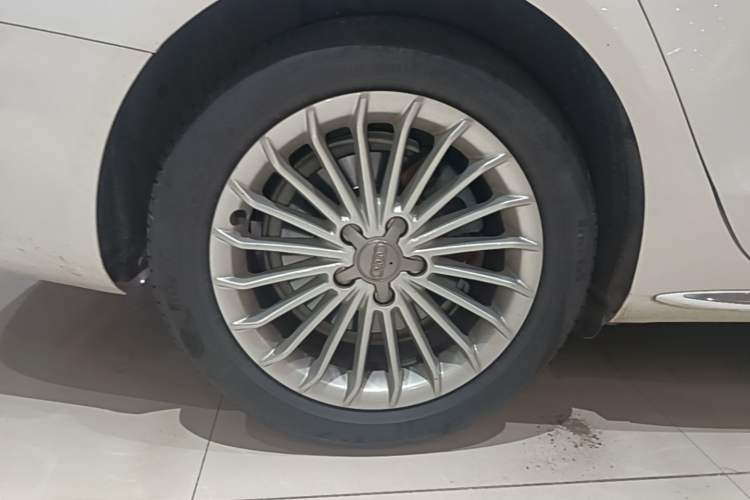Used Audi A4L 2016 35 TFSI Collector's Edition Automatic Standard Model Right Rear Wheel Hub