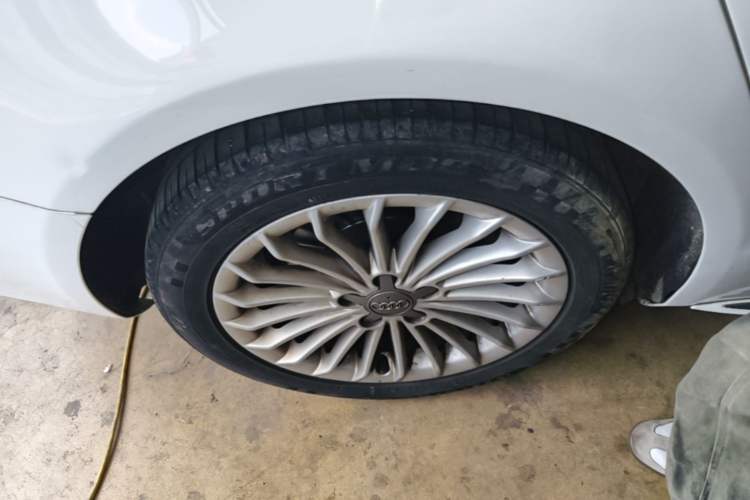 Used Audi A4L 2016 35 TFSI Collector's Edition Automatic Standard Model Right Rear Wheel Hub