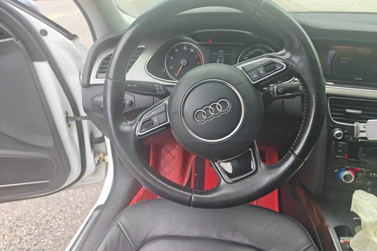 Used Audi A4L 2016 35 TFSI Collection Edition S line Comfort Model Steering Wheel