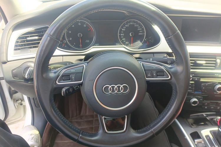 Used Audi A4L 2016 35 TFSI Collector's Edition Automatic Standard Model Steering Wheel