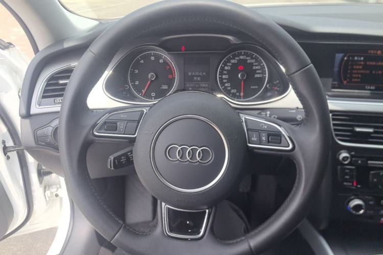 Used Audi A4L 2016 35 TFSI Collector's Edition Automatic Standard Model Steering Wheel