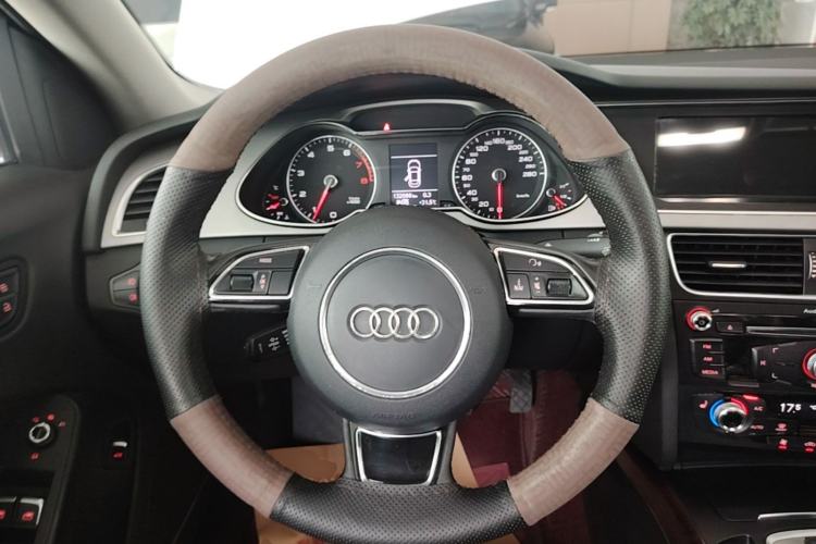 Used Audi A4L 2016 35 TFSI Collection Edition S line Comfort Model Steering Wheel