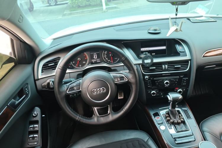 Used Audi A4L 2016 35 TFSI Collection Edition S line Comfort Model Steering Wheel