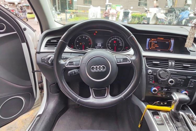 Used Audi A4L 2016 35 TFSI Automatic Standard Model Steering Wheel