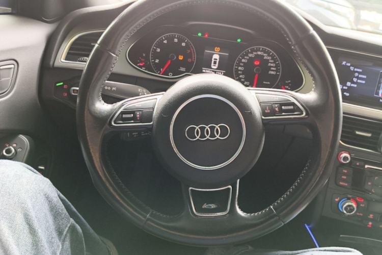 Used Audi A4L 2016 35 TFSI Automatic Standard Model Steering Wheel