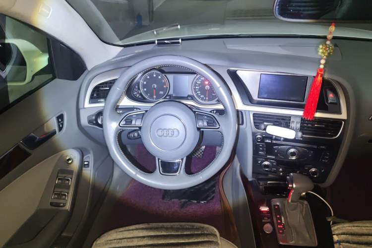 Used Audi A4L 2016 35 TFSI Automatic Comfort Model Steering Wheel