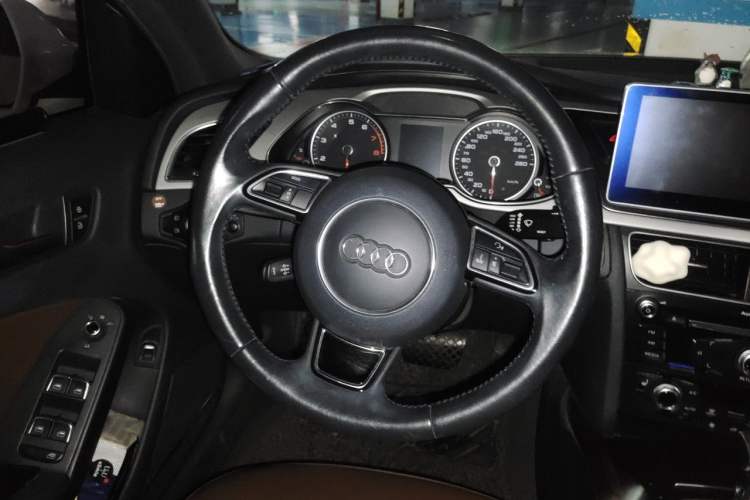 Used Audi A4L 2016 35 TFSI Collection Edition S line Comfort Model Steering Wheel