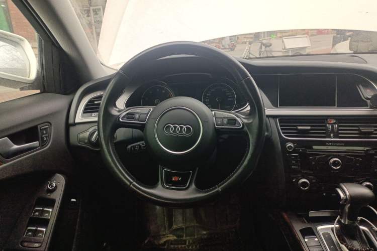 Used Audi A4L 2016 35 TFSI Collection Edition S line Comfort Model Steering Wheel