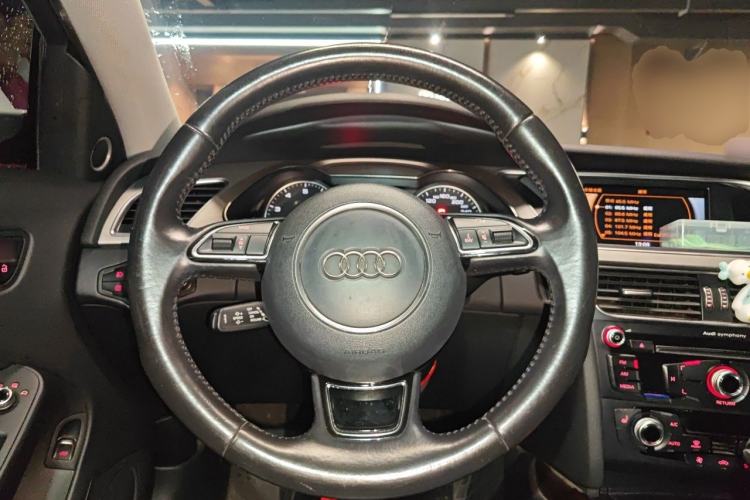 Used Audi A4L 2016 35 TFSI Collection Edition S line Comfort Model Steering Wheel