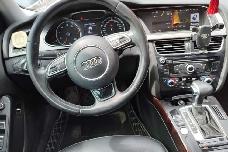 Used Audi A4L 2016 35 TFSI Collection Edition S line Comfort Model Steering Wheel