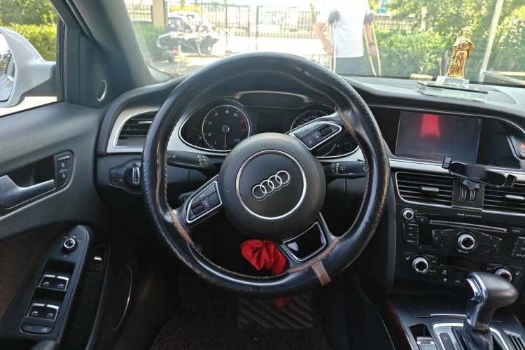 Used Audi A4L 2016 35 TFSI Collection Edition S line Comfort Model Steering Wheel