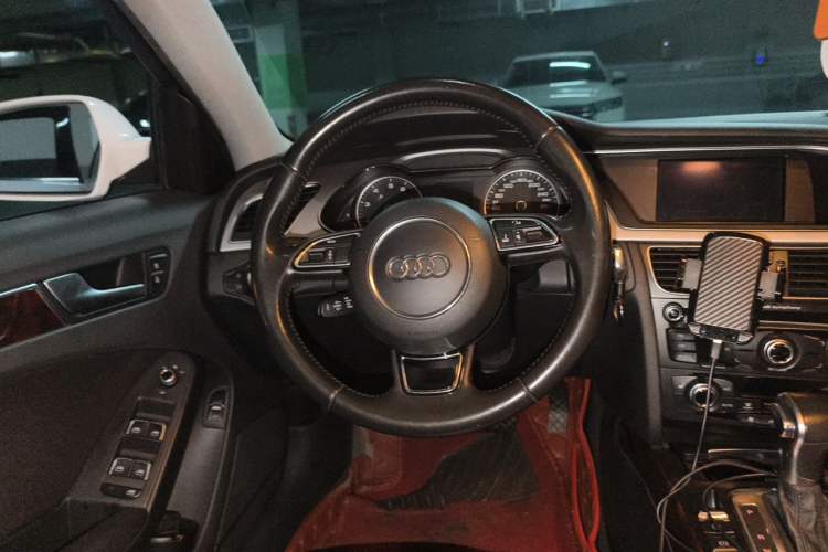 Used Audi A4L 2016 35 TFSI Collection Edition S line Comfort Model Steering Wheel