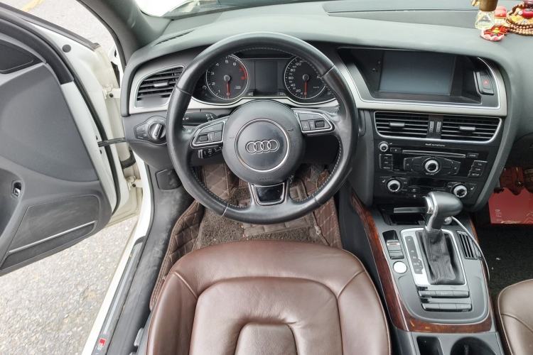 Used Audi A4L 2016 35 TFSI Collection Edition S line Comfort Model Steering Wheel