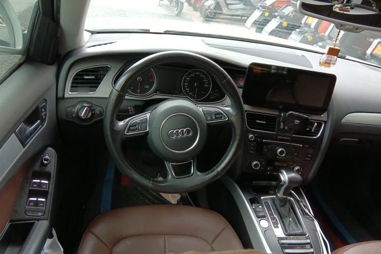 Used Audi A4L 2016 35 TFSI Collector's Edition Automatic Standard Model Steering Wheel
