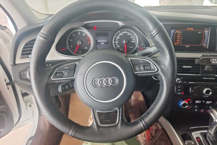 Used Audi A4L 2016 35 TFSI Automatic Standard Model Steering Wheel