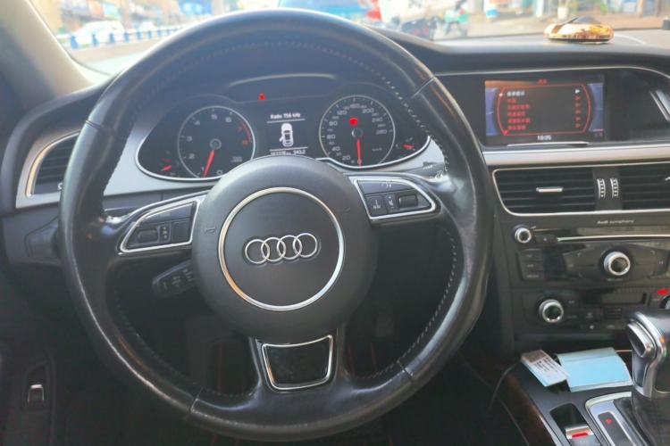 Used Audi A4L 2016 35 TFSI Automatic Comfort Model Steering Wheel