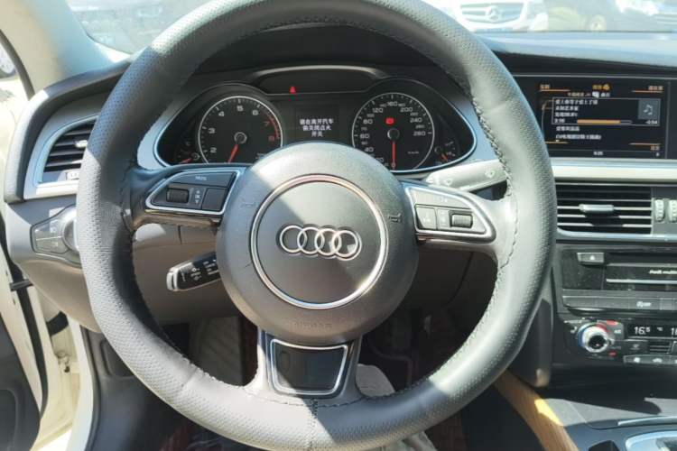 Used Audi A4L 2016 35 TFSI Collection Edition S line Luxury Model Steering Wheel