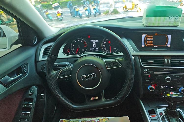 Used Audi A4L 2016 45 TFSI Collection Edition quattro Personalized Sports Model Steering Wheel