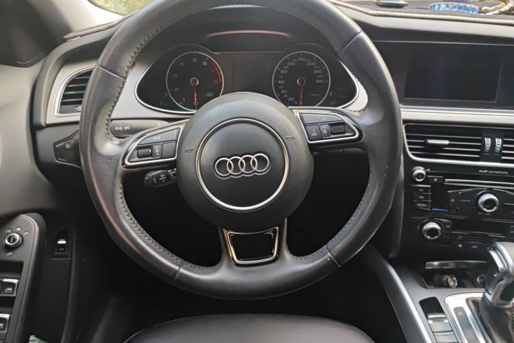 Used Audi A4L 2016 35 TFSI Automatic Standard Model Steering Wheel