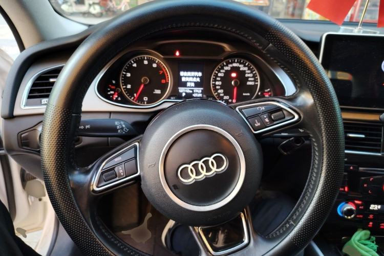 Used Audi A4L 2016 35 TFSI Automatic Standard Model Steering Wheel
