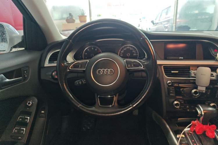 Used Audi A4L 2016 35 TFSI Collector's Edition Automatic Standard Model Steering Wheel