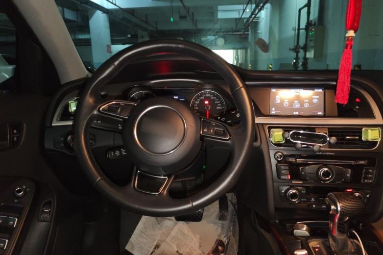 Used Audi A4L 2016 35 TFSI Collection Edition S line Comfort Model Steering Wheel