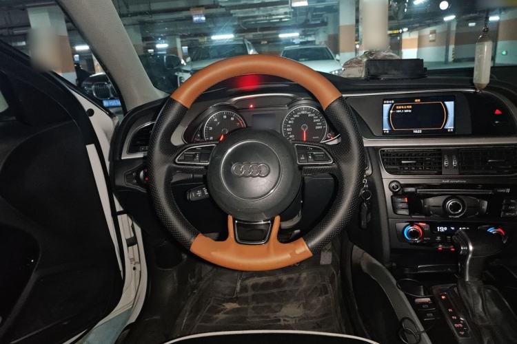 Used Audi A4L 2016 35 TFSI Automatic Standard Model Steering Wheel