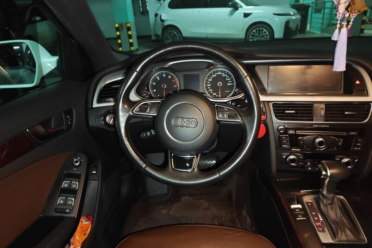Used Audi A4L 2016 35 TFSI Automatic Comfort Model Steering Wheel