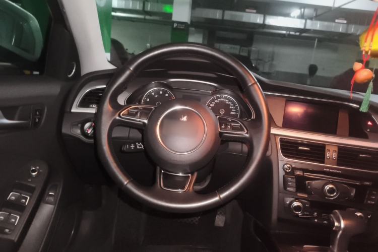 Used Audi A4L 2016 35 TFSI Collection Edition S line Comfort Model Steering Wheel