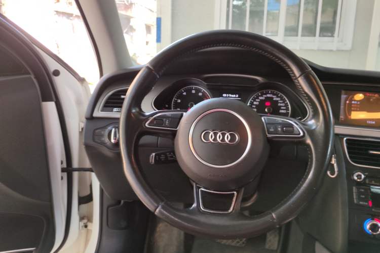 Used Audi A4L 2016 35 TFSI Collector's Edition Automatic Standard Model Steering Wheel
