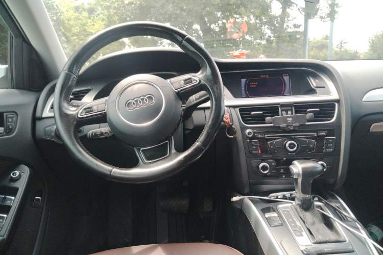 Used Audi A4L 2016 35 TFSI Automatic Standard Model Steering Wheel