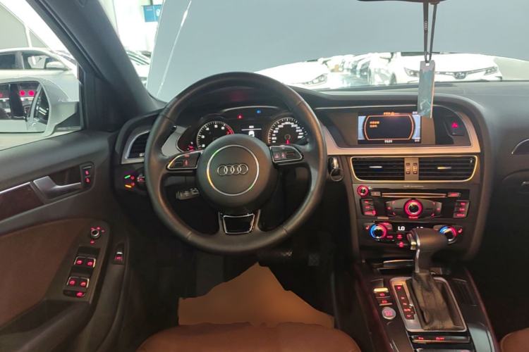 Used Audi A4L 2016 35 TFSI Collection Edition S line Comfort Model Steering Wheel