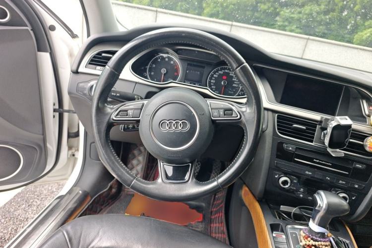 Used Audi A4L 2016 35 TFSI Collection Edition S line Luxury Model Steering Wheel