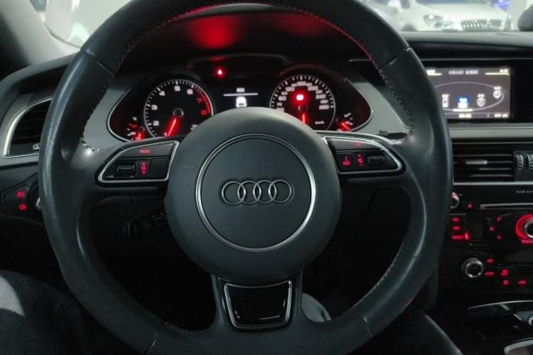 Used Audi A4L 2016 35 TFSI Collector's Edition Automatic Standard Model Steering Wheel