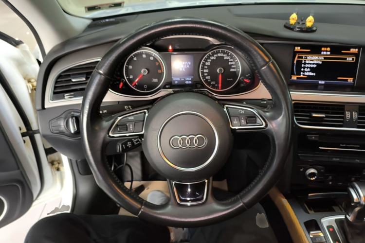 Used Audi A4L 2016 35 TFSI Collection Edition S line Luxury Model Steering Wheel