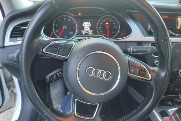 Used Audi A4L 2016 35 TFSI Collector's Edition Automatic Standard Model Steering Wheel