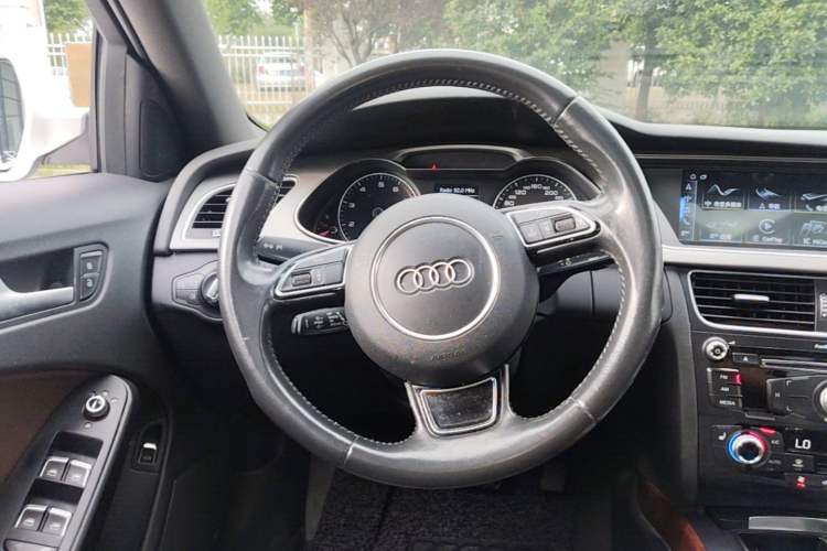 Used Audi A4L 2016 35 TFSI Collection Edition S line Comfort Model Steering Wheel