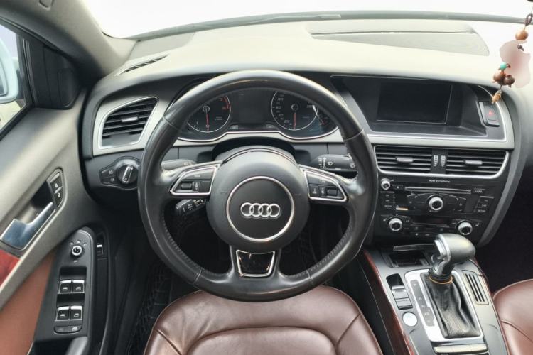 Used Audi A4L 2016 35 TFSI Collection Edition S line Comfort Model Steering Wheel