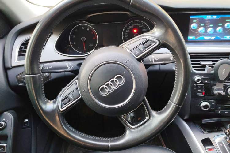 Used Audi A4L 2016 35 TFSI Automatic Standard Model Steering Wheel
