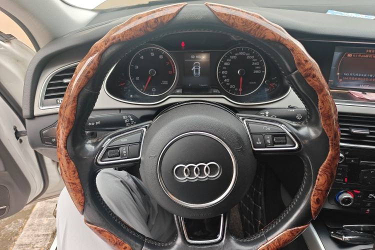 Used Audi A4L 2016 35 TFSI Collector's Edition Automatic Standard Model Steering Wheel