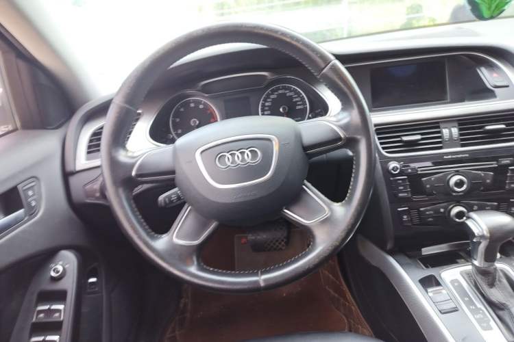 Used Audi A4L 2016 30 TFSI Collector's Edition Automatic Comfort Model Steering Wheel
