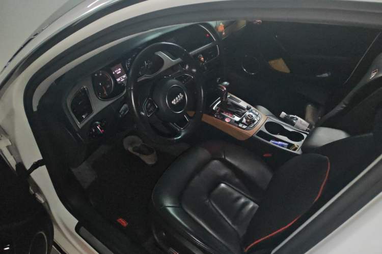 Used Audi A4L 2016 35 TFSI Collection Edition S line Luxury Model Steering Wheel
