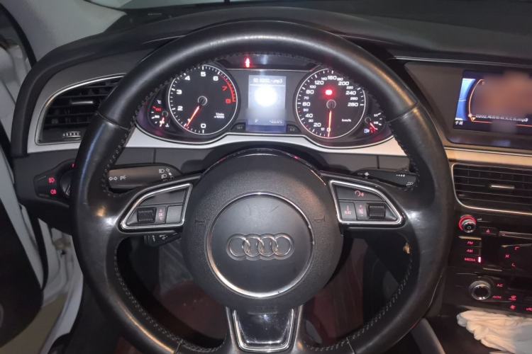 Used Audi A4L 2016 45 TFSI Collection Edition quattro Personalized Sports Model Steering Wheel