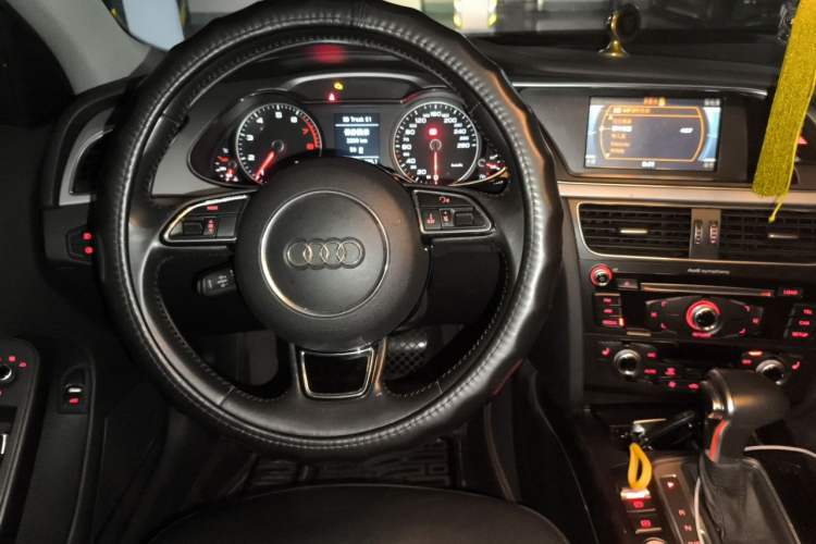 Used Audi A4L 2016 35 TFSI Collector's Edition Automatic Standard Model Steering Wheel