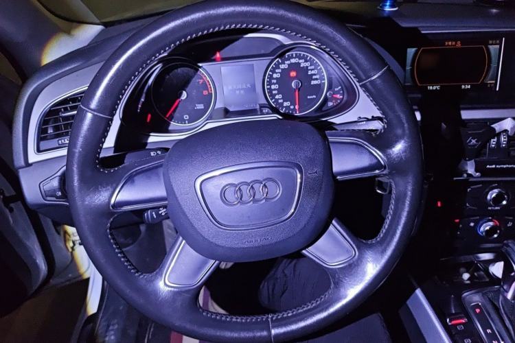 Used Audi A4L 2016 30 TFSI Collector's Edition Automatic Comfort Model Steering Wheel