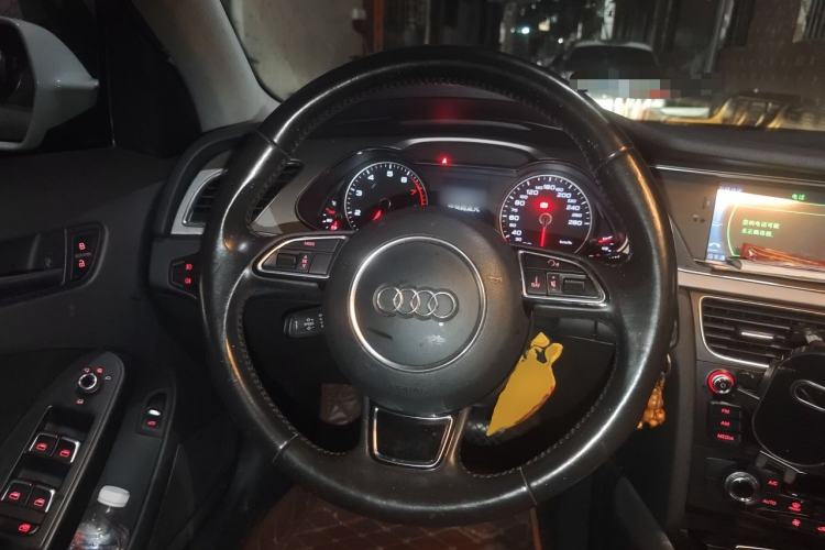 Used Audi A4L 2016 35 TFSI Automatic Standard Model Steering Wheel